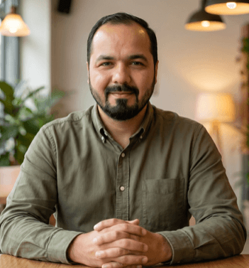 Portrait of Salman Lakhani, founder of LLCreativity